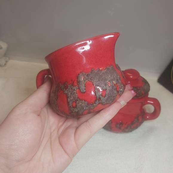 Red lava pottery creamer & sugar - Picture 4 of 4